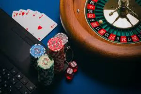 Balancing Fun and Risk in Online Casino Play