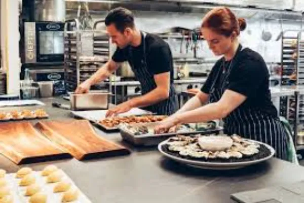 Improving service efficiency by enhancing restaurant operations