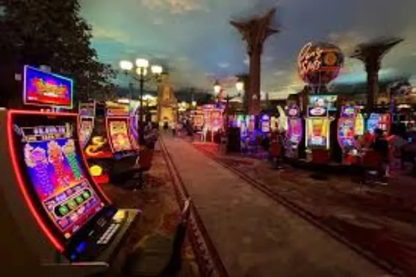 How Casinos Keep People Engaged Through The Night Hours