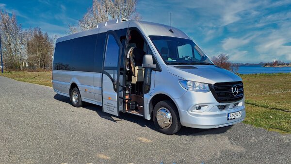 Explore Florence: The Best Way to travel with a Private Minibus